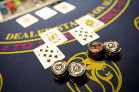 Halaman tier loyalitas istana casino menunjukkan lima tingkatan dengan persentase cashback dan manfaat eksklusif untuk setiap level
